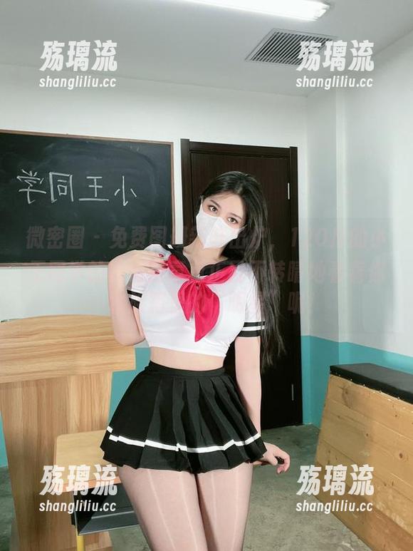 微密圈 - 免费图册新鲜出炉，120斤的小王同学的梦幻粉章鱼正目不转睛地看着你，水族箱里的“明星”呢！