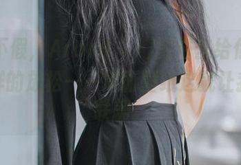 原图不假，Aram(아람)的浴室给你一种不一样的放松——墙面壁纸这就让我浮想联翩。