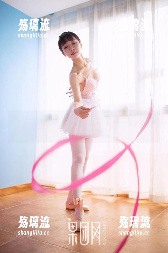 GIRLT果团网 - 云菲菲的豹纹全集，谁让你在这儿等翻呢？