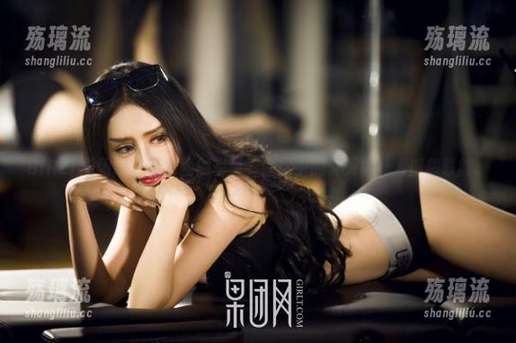 GIRLT果团网 - 裴希西的写真，网盘中的夏天真让人浮想联翩。