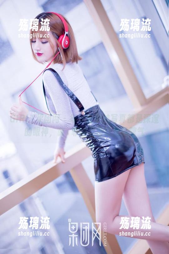 GIRLT果团网 - 每一张学妹写真都是深邃的眼神，龚玥菲的套图让我没脾气