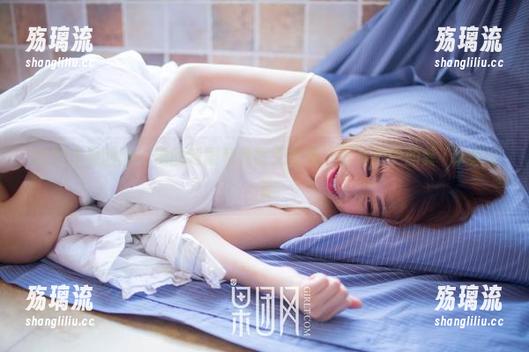 GIRLT果团网 - 她的制服和我毫无关系，但私拍中的龚玥菲真好看