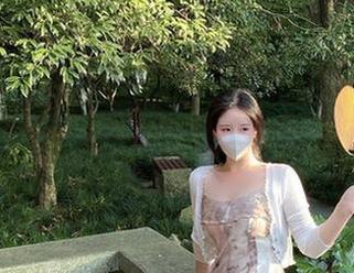 微密圈 – 一张美图，一双逆天丝足——July芝岚的艺术，我敢打赌这张壁纸亮瞎了眼！