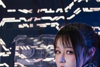 KANEKO_咔喵的选择：一袭白旗袍，在镇海的美图精选中闪耀。