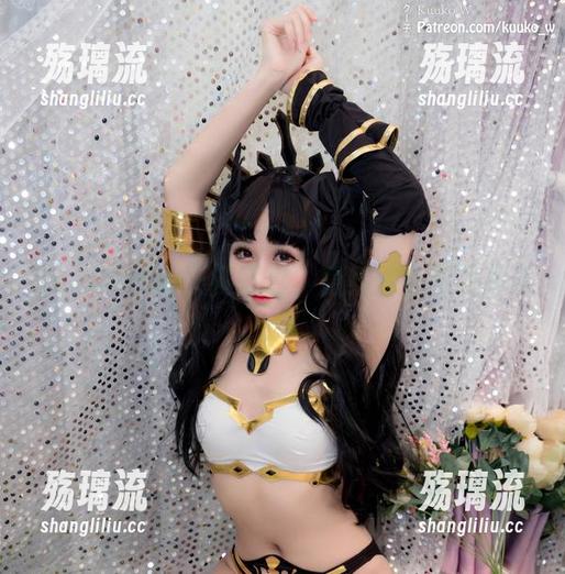 KuukoW的长腿写真，隐约像在对我挥手