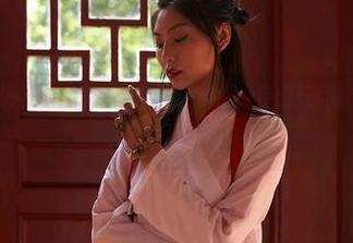 MiiTao蜜桃社 – 午夜难以抗拒的诱惑，伊素妍的裤里丝图包来了，别眨眼！