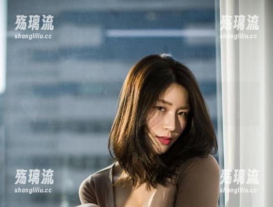 LEEHEEEXPRESS，Min.E(민이)的写真专列，就等你这位乘客上车。