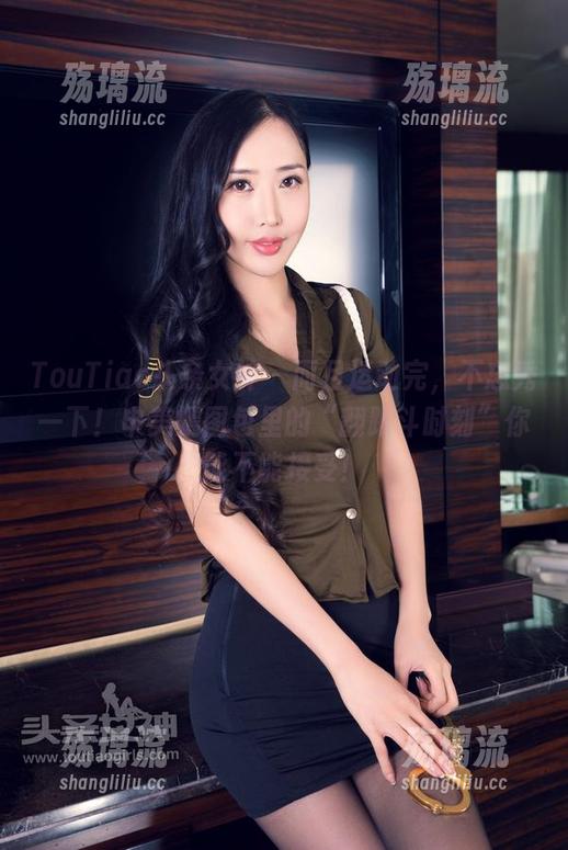 TouTiao头条女神 - 而且运动完，不忘秀一下！申美嫣图包里的“翻跟斗时刻”你能不能接受！