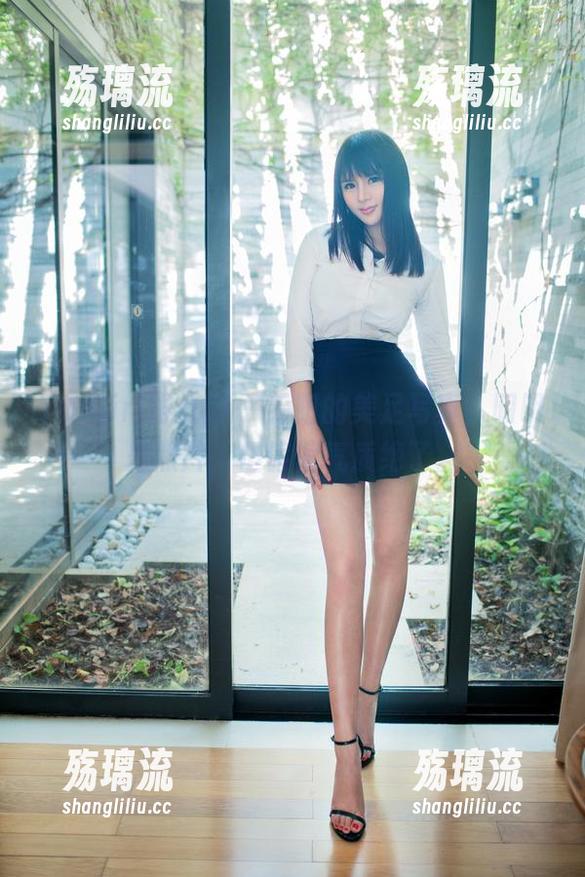 TuiGirl推女郎 - 易阳的美足写真，明明是照片，但偏偏气质绝了。