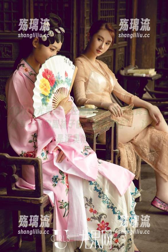 UGirls尤果网 - 在周心情的棉袜图库里，分享一下你跟袜子的“无形对话”，这可是深奥得很哦！