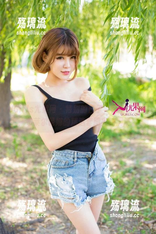 UGirls尤果网 - 特别的日子，特地的眼镜，布莱尔昆娜的精选套图火花满满。