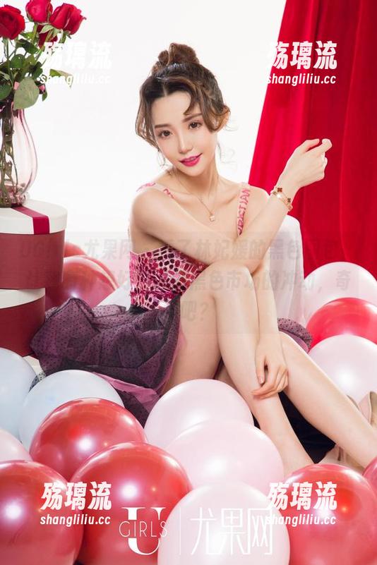 UGirls尤果网 - 看了林妃媛的黑色图包，让我有种想好好逛逛黑色市场的冲动，奇怪吧？
