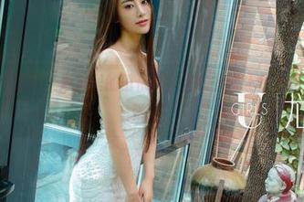 UGirls尤果网 – 泳池里的田依依，资源多到让我大喊“再来一张！”
