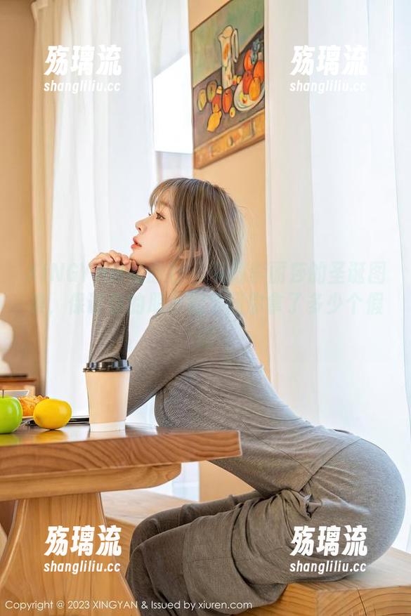 XINGYAN星颜社 - 下载李丽莎的圣诞图集，保证你的朋友们会问你拿了多少个假期
