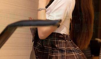 Xiuren秀人网 – 作品再来一发：夏诗雯Sally的运动图包，牛仔褲不再是唯一性感选择！