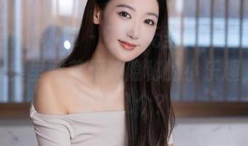 Xiuren秀人网 – 不怕无圣光，小嘉敏的少女合集里藏着无数隐秘的小乐趣，你能发现几个？