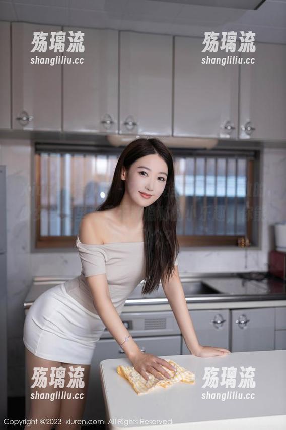 Xiuren秀人网 - 不怕无圣光，小嘉敏的少女合集里藏着无数隐秘的小乐趣，你能发现几个？