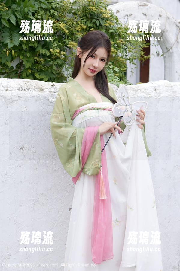 Xiuren秀人网 - 徐莉芝Booty的桌边风景：一组秘书图集，随时随地都在工作中盗取快乐！