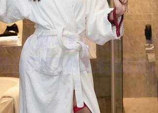 Xiuren秀人网 – 美图大挑战：李丽莎在纯白环境下的无圣光时刻。