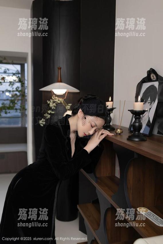 Xiuren秀人网 - 想不到白色能如此撩人，林文文的美图图包让我彻底沦陷在这份单纯里。
