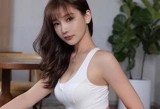 Xiuren秀人网 – 图包预警：不只是旗袍，还有樱桃小阑子的‘无敌眼神’！