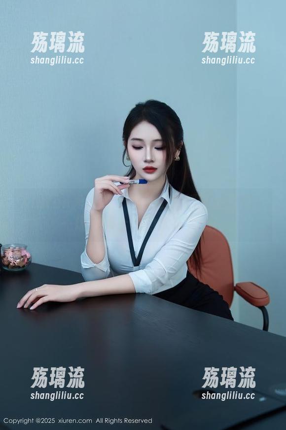 Xiuren秀人网 - 当油田溪溪遇上浴室：一场美图合集的水花大战！
