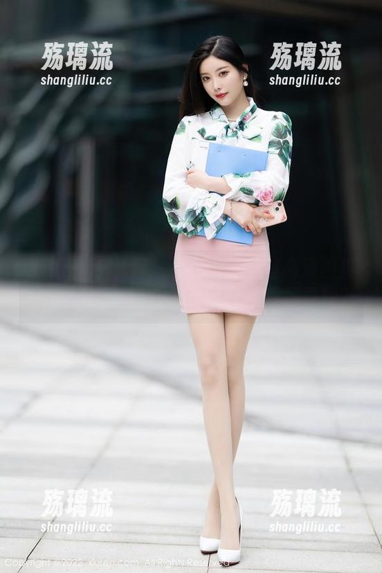 Xiuren秀人网 - 龙泽美曦黑丝高清图集：穿着这玩意儿，是想腿长还是腿更短？