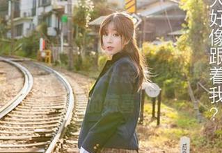 YouMi尤蜜荟 – 妲己toxic的温柔写真，宛如随便拎起的一本杂志，图包里埋着些奇怪的惊喜。