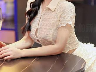 YouMi尤蜜荟 – 左冰Queen的新在线写真，丝袜穿搭的影像游记