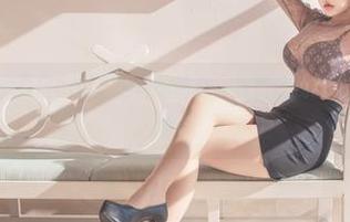 Zzyuri与她的夏日cos，这样的结合，竟然让我想到了海风和冰淇淋。
