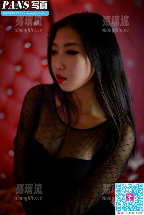 pans-微妮 pans - 微妮的牛仔裤是个谜,无圣光下,她蜷缩了、舒展了,美图太多反而掩盖了重点吧?