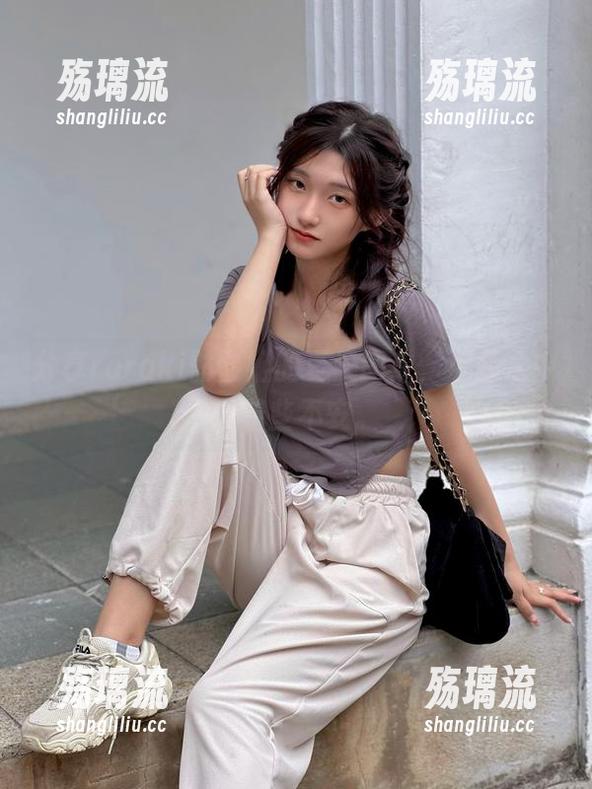 分享roroki骷髅姬的夏天图库，沉静之中渗着些不安。