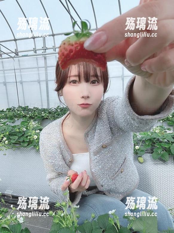 丝袜与けん研(けんけん)，一组写真里的小温柔，欲望的游离…