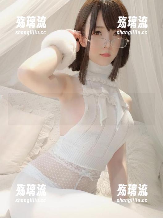 一小央泽的白修女，图片一打开就像打开了小窗，满眼都是微妙的诱惑。