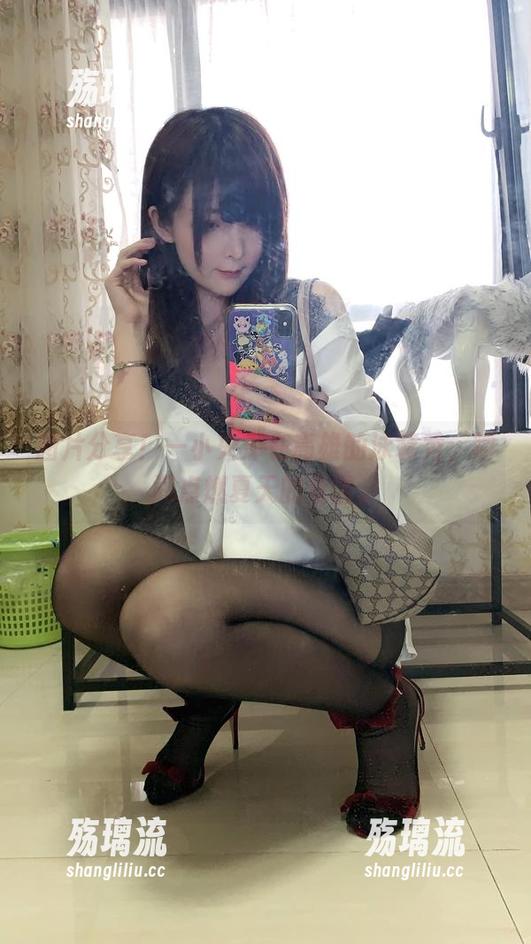 一小央泽 图片分享!一小央泽在高雄的泳装秀,瞬间点燃夏天的氛围。