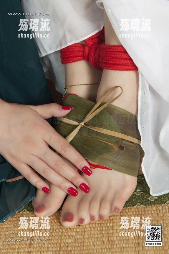 丽柜 - 甜甜的全套写真：她的红妆比樱桃还要甜