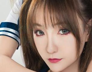 丽柜 – 欢迎光临菲菲的美腿分享区——腿好看不如…多点赞！