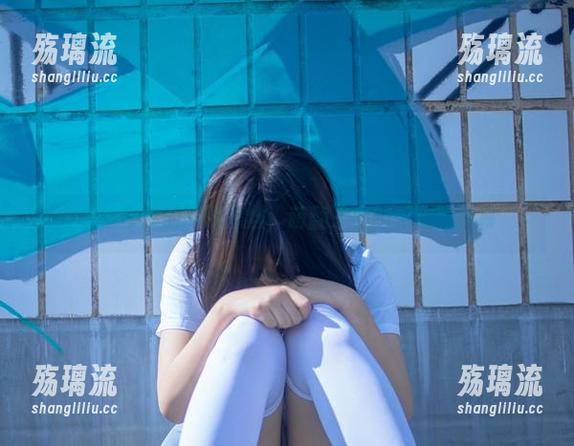 看！今汐的制服黑丝，萌翻了我的眼睛和屏幕