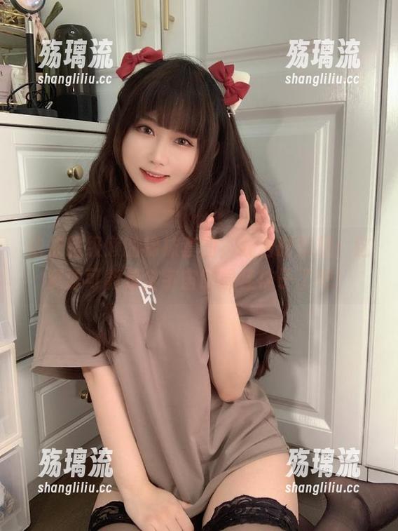 依依超级懒的棉袜套图，我当时就想：这资源可能是全宇宙的最佳袜子了吧！