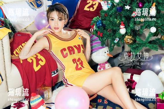 克拉女神 - 翻翻颖儿的皮衣照片，连我都快被她带偏了！