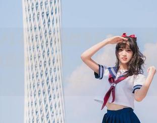 带着_FLAGS舞动的兔玩映画，私房写真里艾米丽娅的旗袍，让人不自觉想再停留一会。