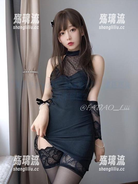 “发条少女yoki”的泳池写真：谁还在说夏天不够热？