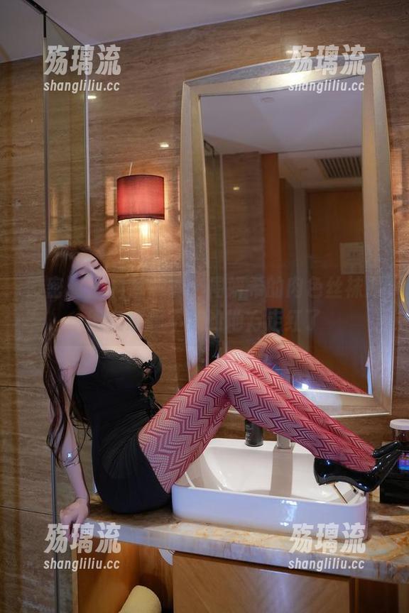 微密圈 - 科普一下，周妍希的肉色丝袜原图在意想不到的地方走红了