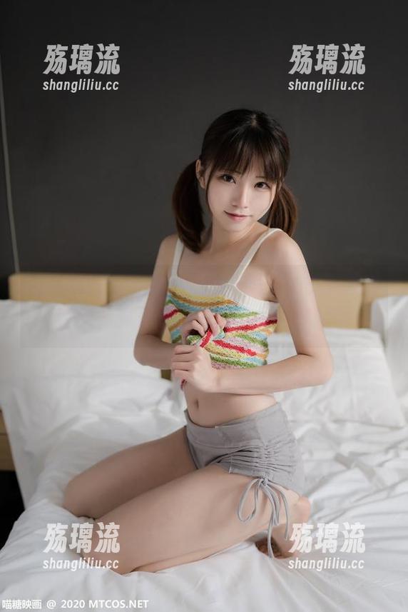 精选图片：喵糖映画的冬眠兔，拿下最佳窝窝奖，真是兔子中的“休闲专家”。