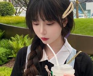 校园的记忆，大肉丸Amiee在校服中翩翩而舞的写真