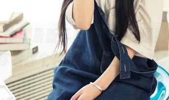 头条女神 – 最新李丽莎的女孩原图，哦，你看那个神情，飘起来了嘛。