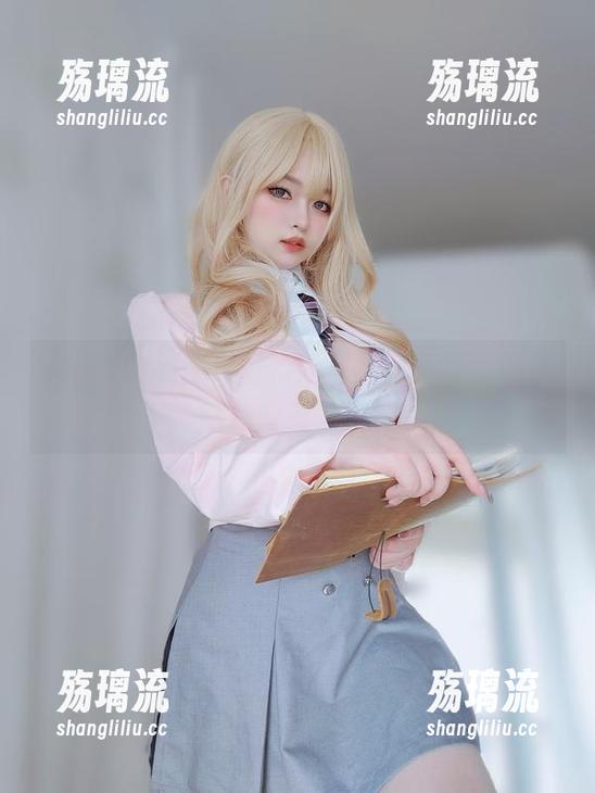 女主K的制服大修行：全集写真里，谁最能拎得动书包？