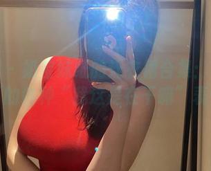 微密圈 – 奶宝妹纸的连衣裙合集：不同角度下的各种“我这是在干嘛”表情。