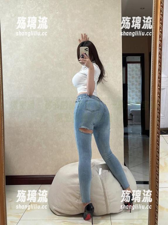 微密圈 - 秘书的秘密任务——揭开奶宝妹纸的图册大曝光