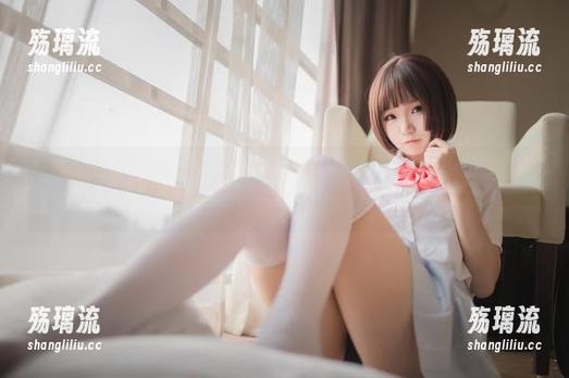 宅夏yoko的水手服黑丝写真，让我瞬间怀疑人生，人生被骗了我的眼睛！
